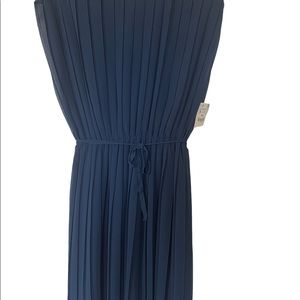 Zara pleated dress mid length, color blue size Small. Never worn w/ tags